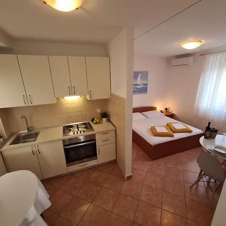 Apartment Apartments&rooms Mazuranic *
