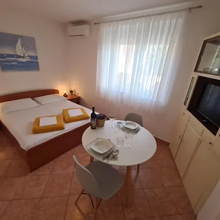 Apartments&rooms Mazuranic *