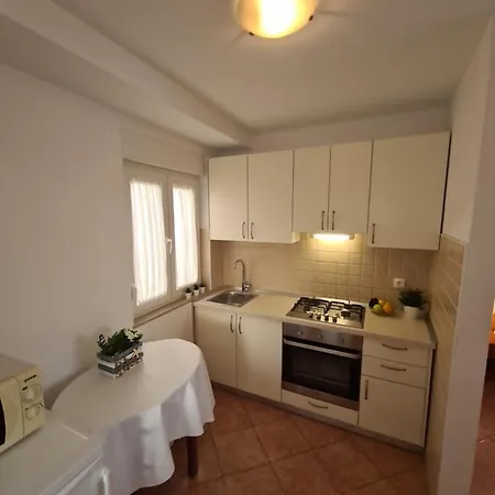 And Mazuranic Apartment