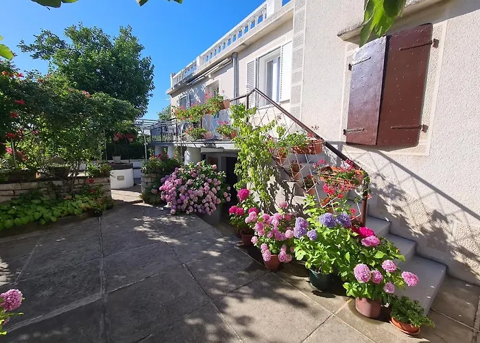 Apartment Apartments&rooms Mazuranic Novi Vinodolski